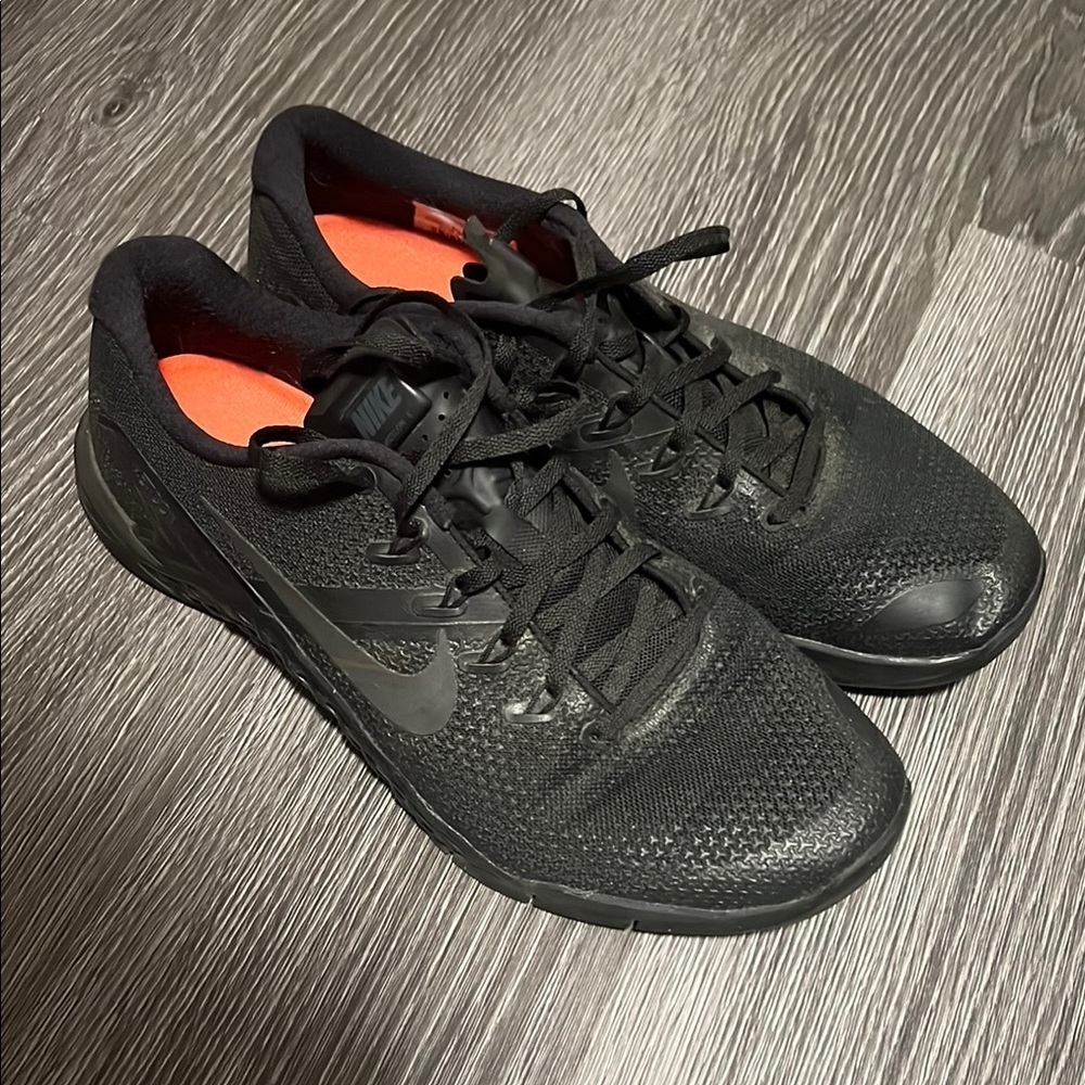 Nike Black Sneakers Modern Design Breathable